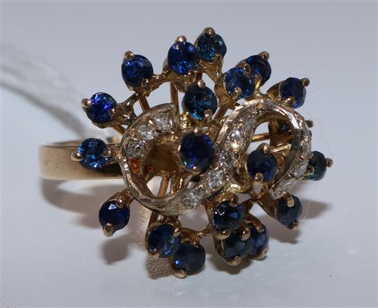 14ct gold diamond cluster with S scroll